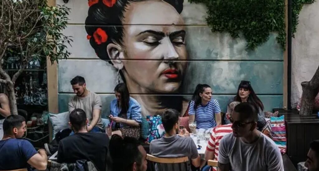 Γιατί δεν λέμε πια ανέκδοτα: Τι άλλαξε τα τελευταία χρόνια και «εξαφανίστηκε» ο Τοτός