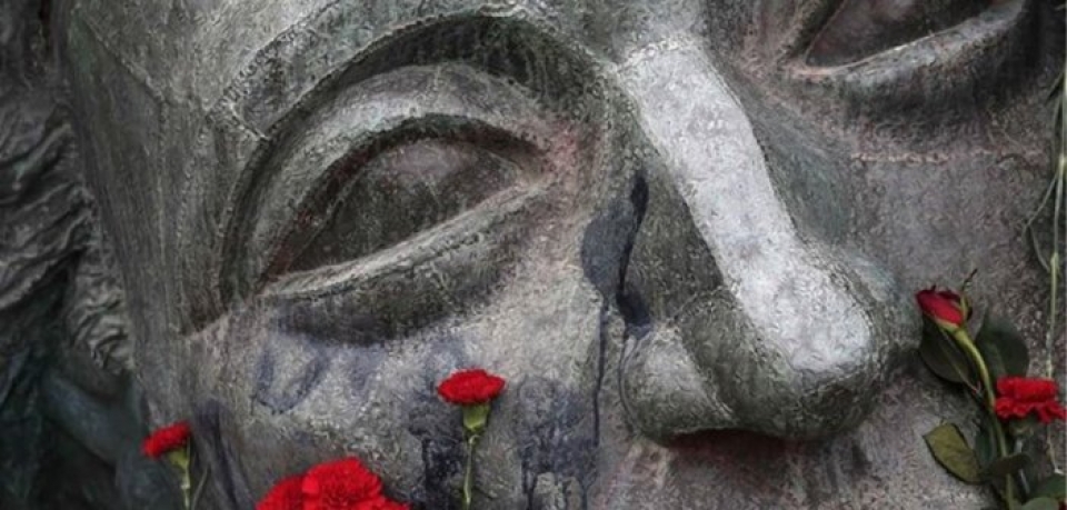 Συγκλονιστικό – Ο Ρίτσος απαγγέλλει τη “Ρωμιοσύνη” στο Πολυτεχνείο