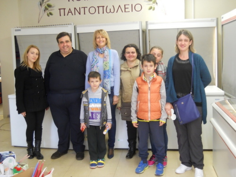 Πασχαλινές λαμπάδες, δώρα και τρόφιμα από το Δημ Σχολέιο Παντάνασσας