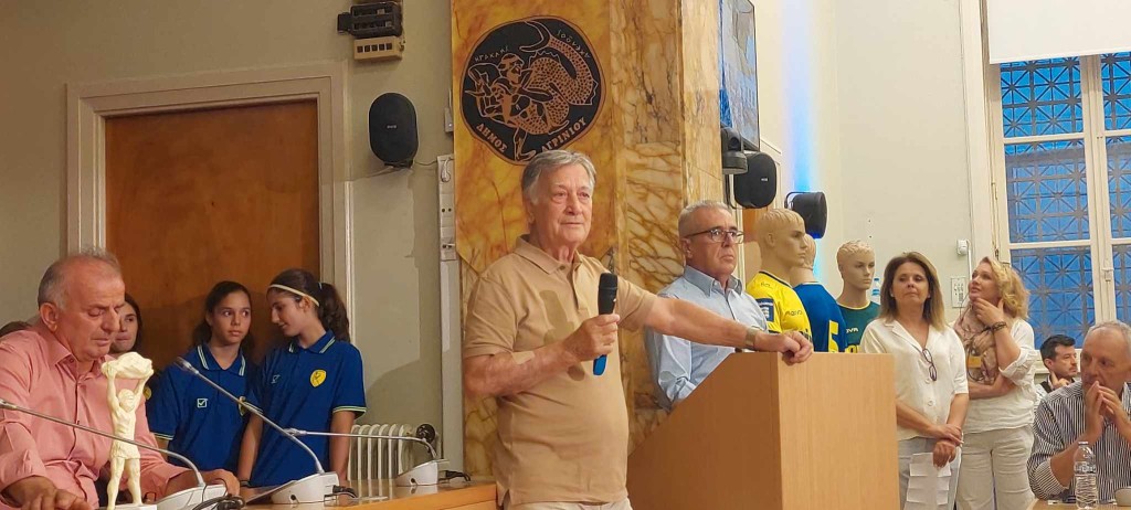 Φώτης Κωστούλας: &quot;Δεν θα αφήσω την ομάδα αν δεν βρεθεί κάποιος δυνατός να την αναλάβει&quot;