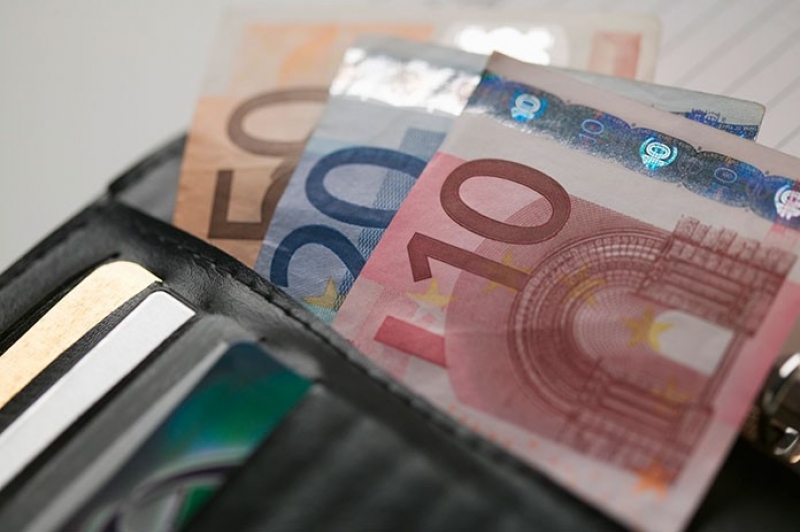 Πληρώνονται οι συντάξεις ΙΚΑ και Δημοσίου
