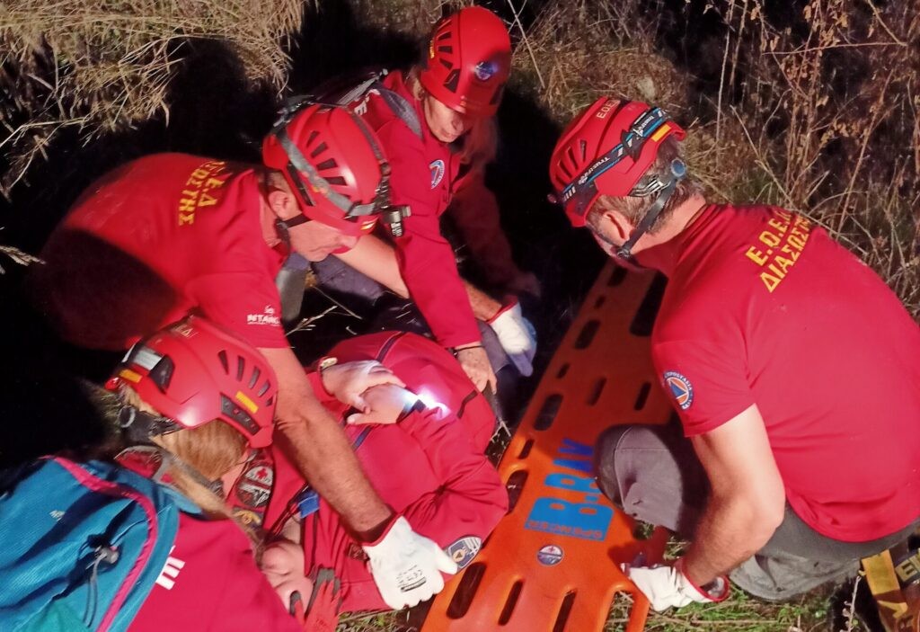 12 διασώστες-πλήρωμα ασθενοφόρου στο δυναμικό της ΕΟΕΔ Μεσολογγίου-Ποιοί είναι