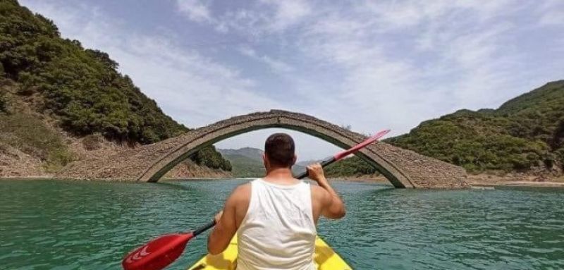 “Να διοργανωθούν κωπηλατικοί αγώνες στη λίμνη Κρεμαστών”