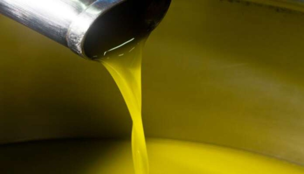 ΣΕΒΙΤΕΛ, Γ. Οικονόμου : Στα 80 λεπτά το κιλό η τιμή παραγωγού για το ελαιόλαδο νέας σοδειάς 2024/25 ! Η μισή παραγωγή θα πάει για βιοντίζελ αυτοκινήτων. Οι καταναλωτές να φάνε … σπορέλαια. Όλο το παρασκήνιο