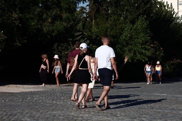 Τα ελληνόπουλα δεν φεύγουν από το πατρικό πριν τα 30