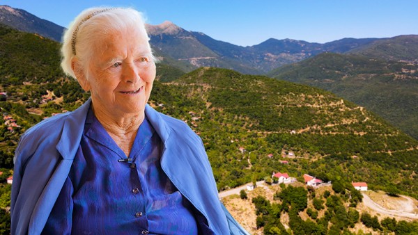 99 Ετών και ακόμα δυνατή – Οι μνήμες μιας γενιάς που πάλεψε με αξιοπρέπεια (Βίντεο)