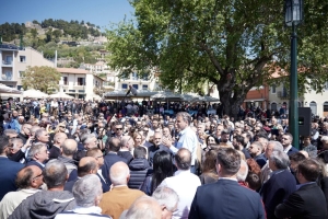 Θερμή υποδοχή στον Κυριάκο Μητσοτάκη στη Ναύπακτο (φωτό, βίντεο)