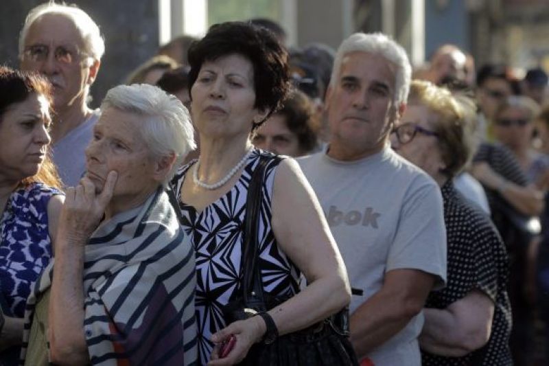 Το «κοινωνικό μέρισμα» από το «πλεόνασμα» μιας καταχρεωμένης χώρας