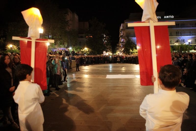 Γιατί οι Αγρινιώτες γέμισαν την Πλατεία στις 5 το πρωί