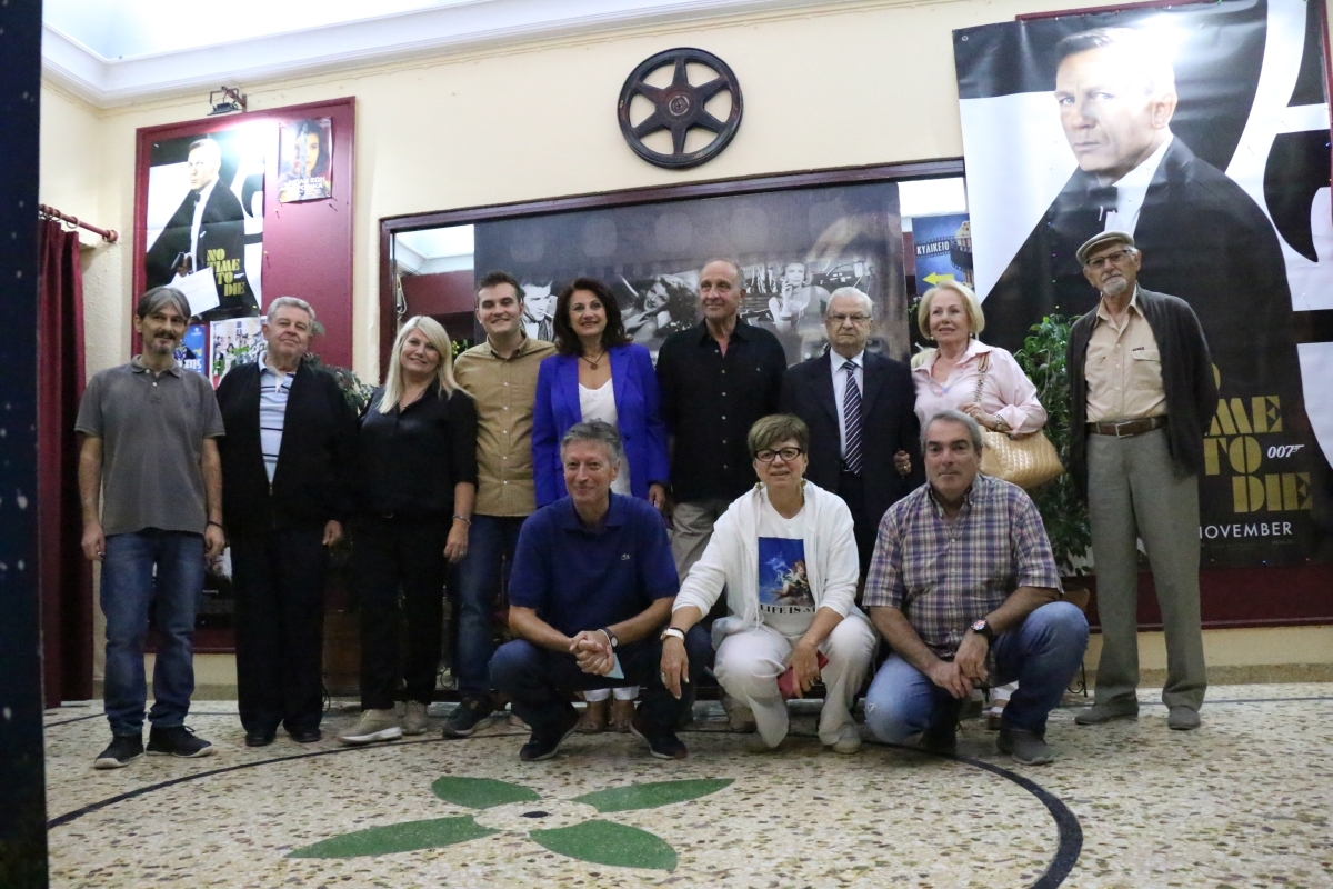 Με μεγάλη επιτυχία και σε κλίμα συγκίνησης πραγματοποιήθηκε η προβολή του ντοκιμαντέρ του Αγρινιώτη Χρήστου Μαγκλίνη «Μια μπομπίνα αναμνήσεις» στο ΕΛΛΗΝΙΣ