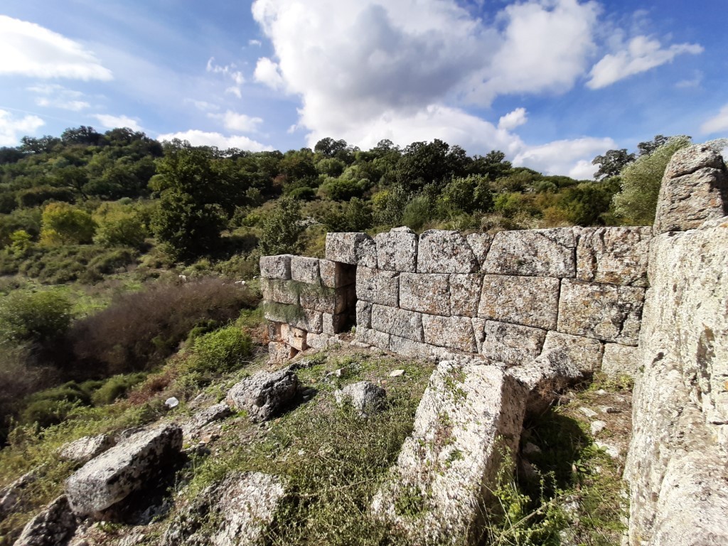 Η αρχαία ακαρνανική πόλη Κόροντα (φωτο)