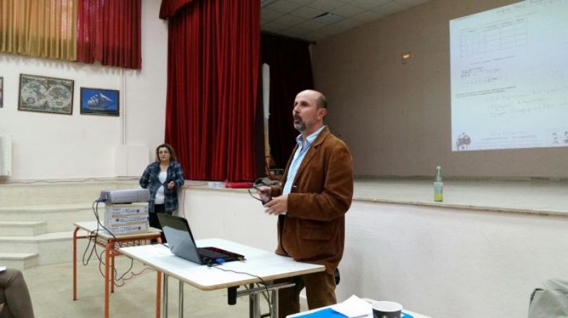 Ενημερωτική ομιλία στο 1ο Δημοτικό Σχολείο Νεοχωρίου με θέμα &quot;Ελλειμματική Προσοχή και Υπερκινητικότητα στην παιδική ηλικία. Τα όρια στην συμπεριφορά και πως αντιμετωπίζουμε τη Διάσπαση Προσοχής&quot; και ομιλητή τον Δρ Σήφη Κουράκη (Κυρ 10/12/2017)