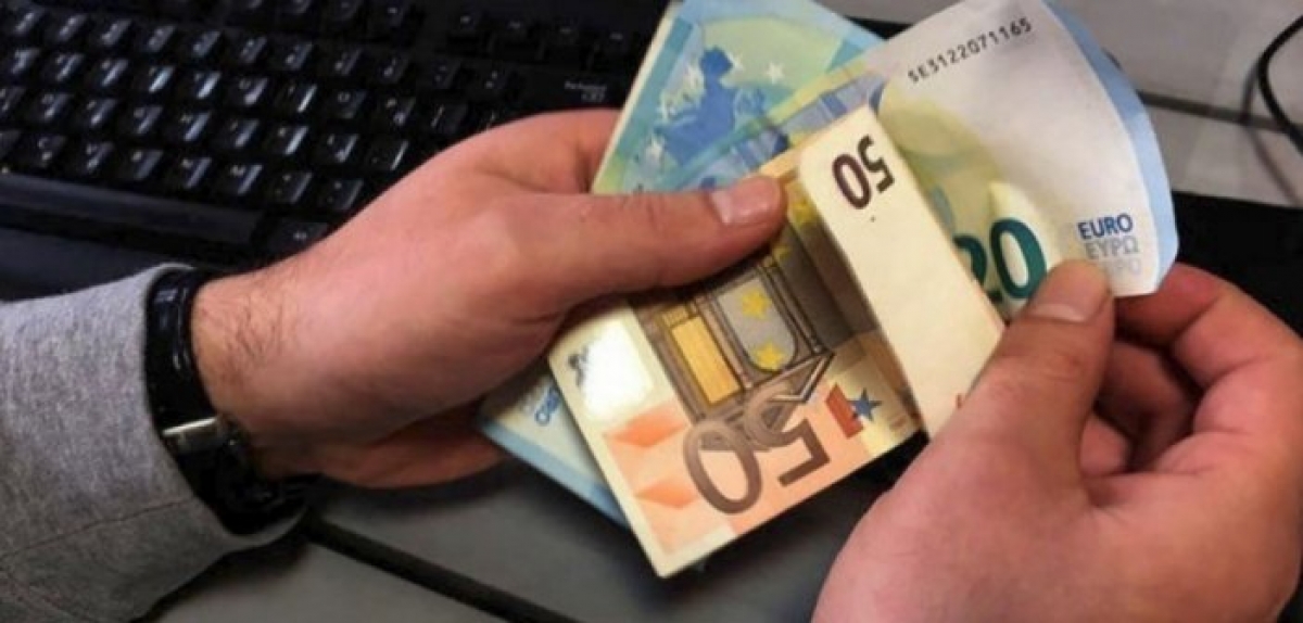 Επίδομα 534 ευρώ: Σκέψεις να μειωθούν επιχειρήσεις και δικαιούχοι τον Απρίλιο