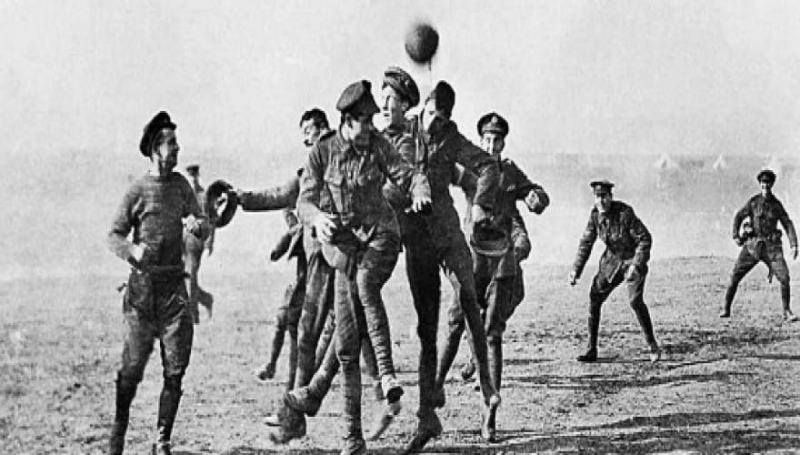 10 ιστορικές στιγμές που σημάδεψαν την ημέρα των Χριστουγέννων [φωτό, βίντεο]