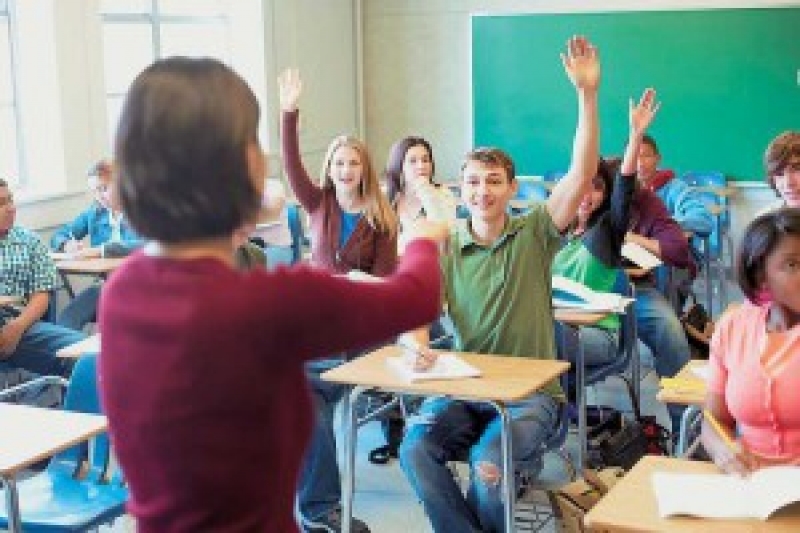 Τα ειδικά κριτήρια για την πρόσληψη 10.000 εκπαιδευτικών