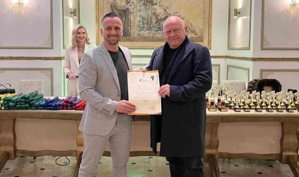 Εξεταστής της Ελληνικής Ομοσπονδίας TAEKWONDO ο προπονητής του ΑΣ ΘΗΣΈΑΣ ΑΙΤΩΛ/ΝΊΑΣ Κακαρέλης Αλέξιος