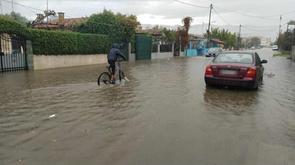 Μεσολόγγι: Άγρια επίθεση σε δημοτικό υπάλληλο την ώρα που βοηθούσε στις πλημμύρες - Νοσηλεύεται στο νοσοκομείο