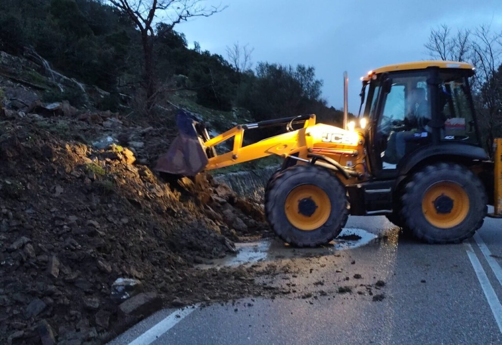 Παρεμβάσεις και στο Καστράκι Αγρινίου για την αποκατάσταση των ζημιών από τις κατολισθήσεις