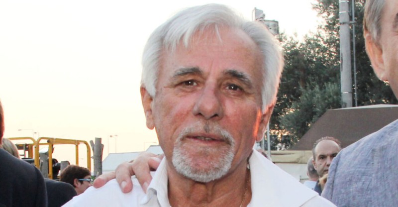 Πέθανε ο δημοσιογράφος Σπύρος Καρατζαφέρης