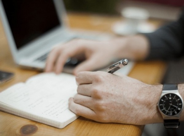 Eurostat: Πρωταθλητές στις υπερωρίες οι Έλληνες, ουραγοί στους μισθούς