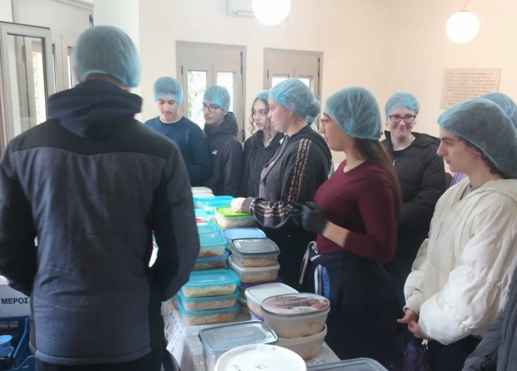 Αγρίνιο: Μάθημα εθελοντισμού στα Συσσίτια Αγίου Δημητρίου για το 5ο ΓΕΛ Αγρινίου