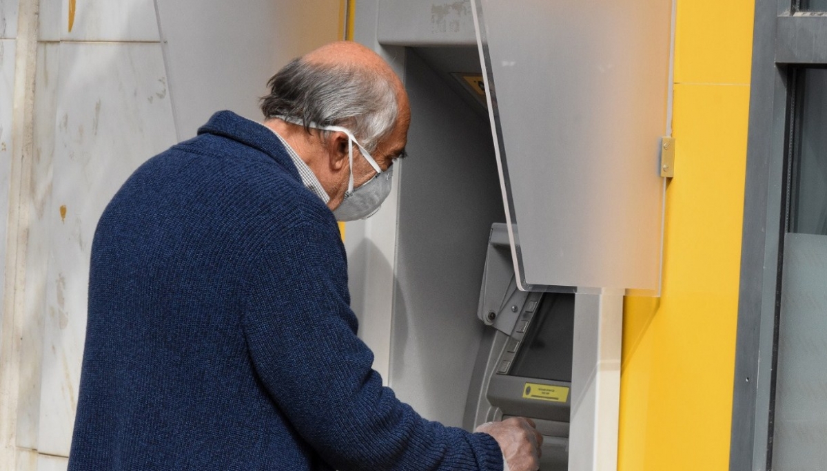 Συνταξιούχοι: Πότε και πώς θα δοθούν τα αναδρομικά στις κύριες συντάξεις