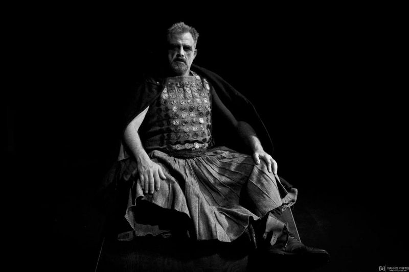 Στο ΔΗ.ΠΕ.ΘΕ. Αγρινίου στις 3 Δεκεμβρίου « Ο Ληστής» με πρωταγωνιστή τον Πασχάλη Τσαρούχα