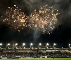 Παναιτωλικός: drone show, βεγγαλικά και «πάρτι» μετά τη νίκη στο ματς – γιορτή (βίντεο)