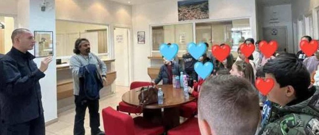 Διδακτική επίσκεψη μαθητών του Δημοτικού Σχολείου Θέρμου στο Αστυνομικό Τμήμα