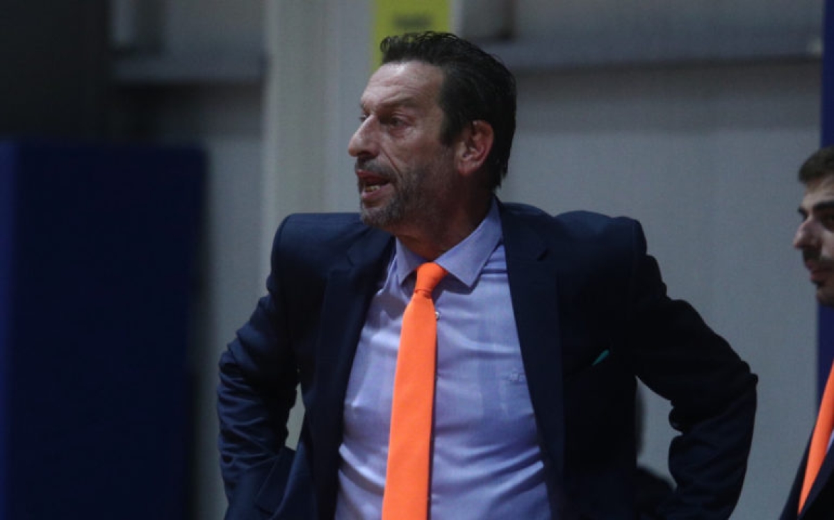 Αποχωρεί από τον πάγκο του ΑΟ Αγρινίου ο Ντίνος Καλαμπάκος