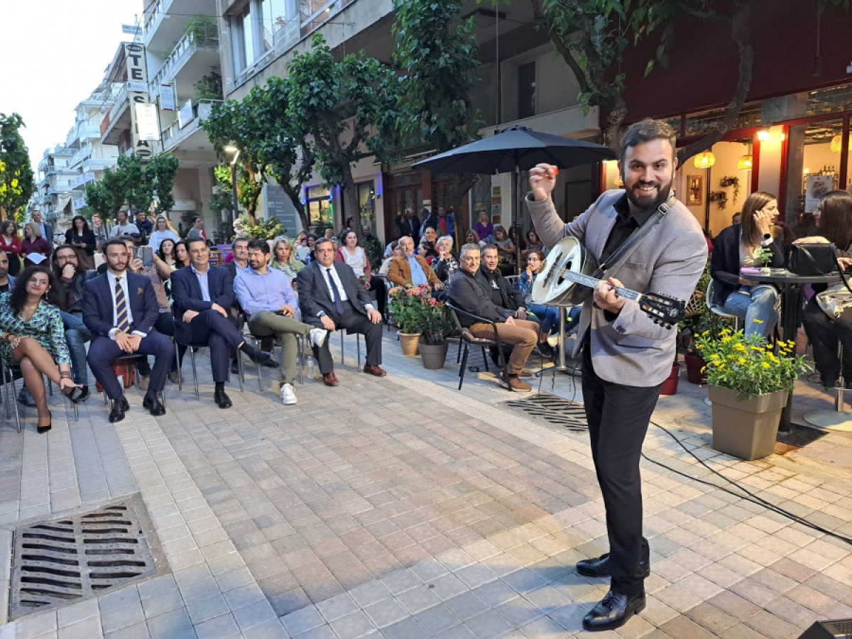 Μουσική Εκδήλωση σε πεζόδρομο του Αγρινίου για τη Γιορτή της Μητέρας