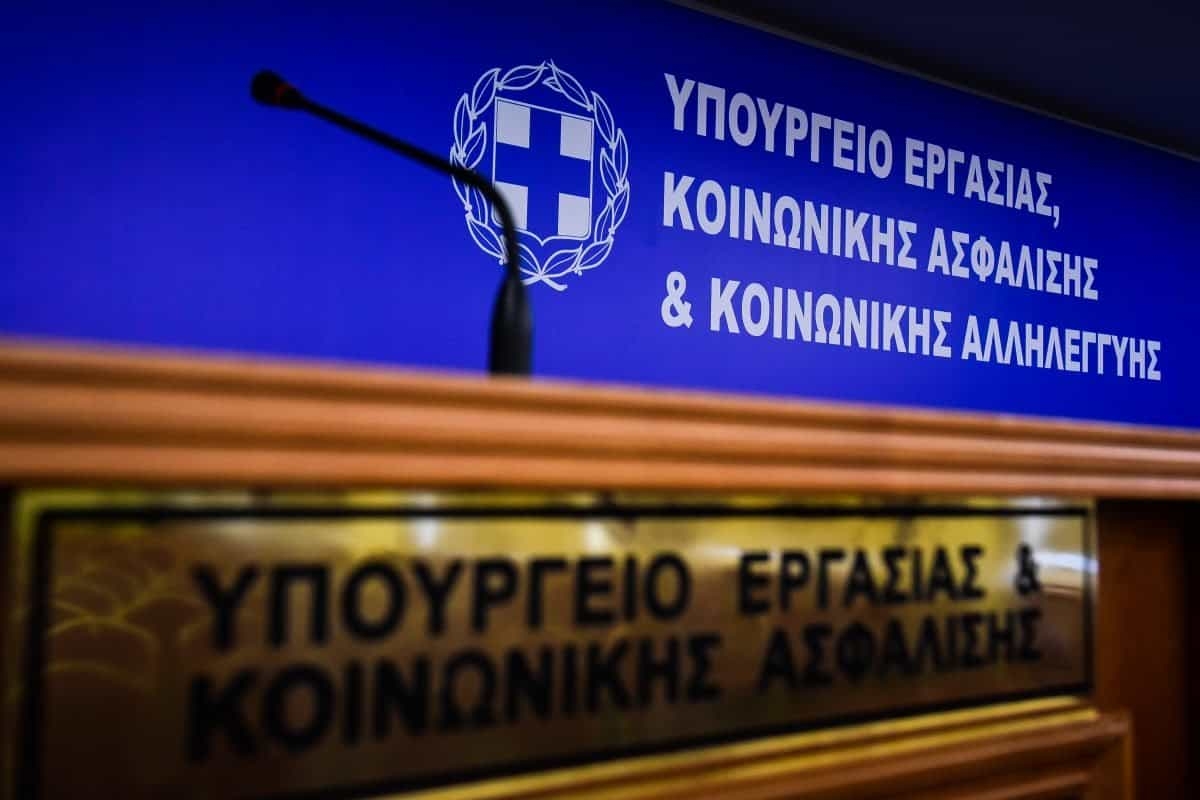 Το υπουργείο Εργασίας παίρνει πίσω τη διάταξη καταβολής αποζημίωσης απόλυσης σε τέσσερις μήνες