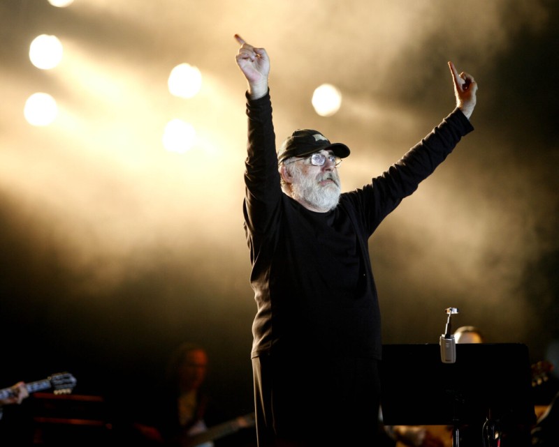 Θάνος Μικρούτσικος: Σαν σήμερα το 2019 «έφυγε» ο μουσικοσυνθέτης της επανάστασης και του έρωτα