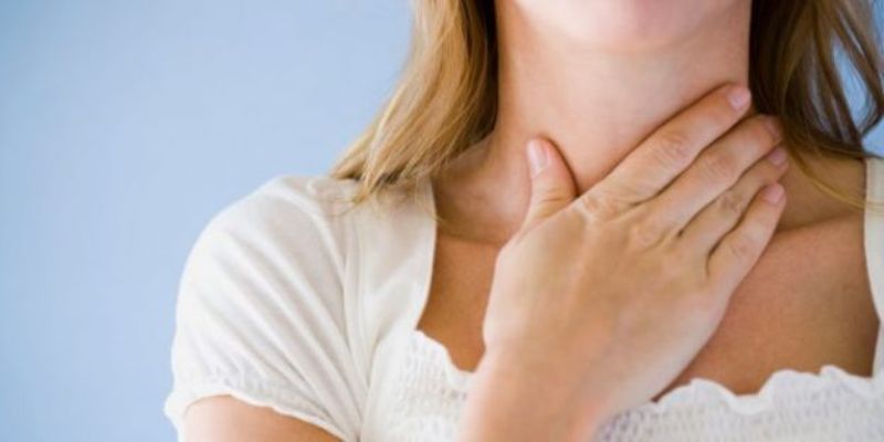 Δείτε τι πρέπει να κάνετε εάν κολλήσει κόκκαλο από ψάρι στο λαιμό σας