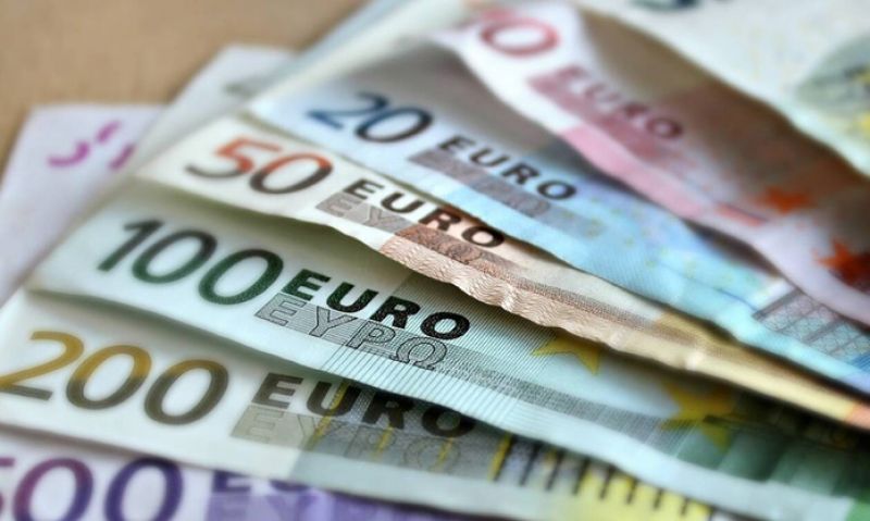 Επίδομα 800 ευρώ: Οι νέες κατηγορίες εργαζομένων που θα το λάβουν