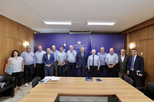 Σύσκεψη ΥπΑΑΤ Κώστα Τσιάρα με Περιφερειάρχες για την ευλογιά – Σχέδιο δέκα ημερών με σταθμούς απολύμανσης σε οδικούς άξονες και αυστηροποίηση μέτρων