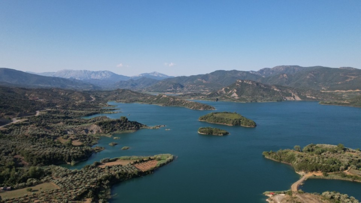 Λένε «όχι» οι κάτοικοι στα πλωτά φωτοβολταϊκά σε Καστράκι και Στράτο