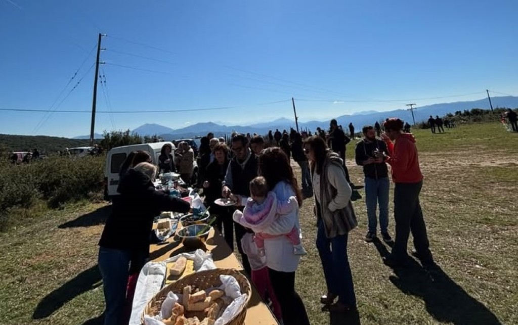 Καλός καιρός και αρκετός κόσμος στα πρώτα Κούλουμα στην Καλλιθέα Τριχωνίδας