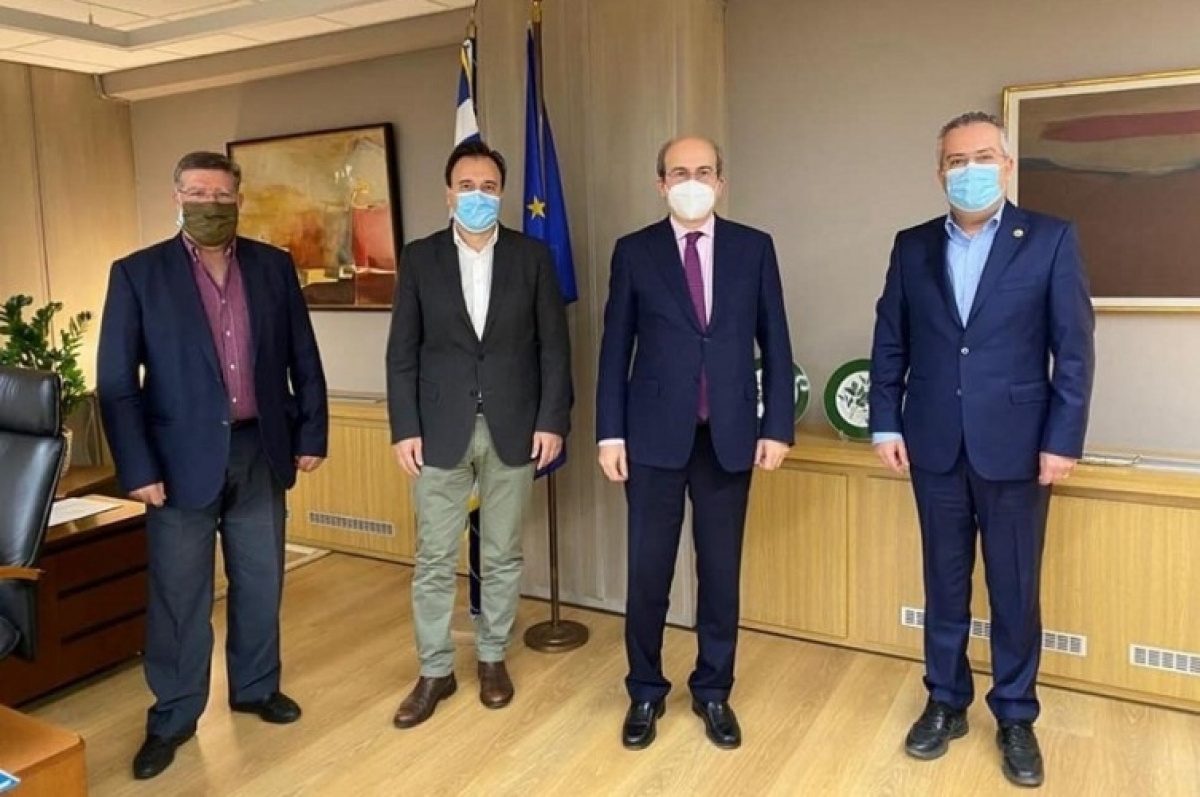 Δίμηνη παράταση της Κοινωφελούς έβγαλε η συνάντηση Χατζηδάκη – ΚΕΔΕ