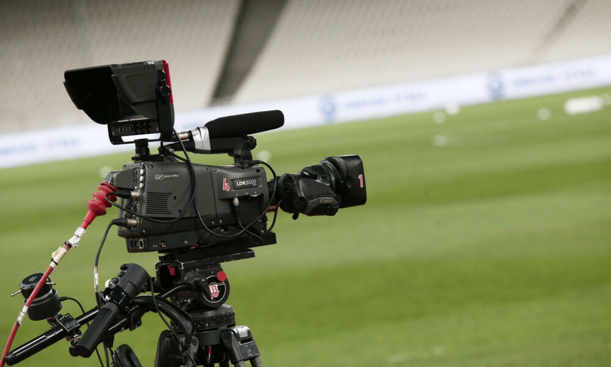 «Δυνατά» η Cosmote TV για τα τηλεοπτικά της Super League