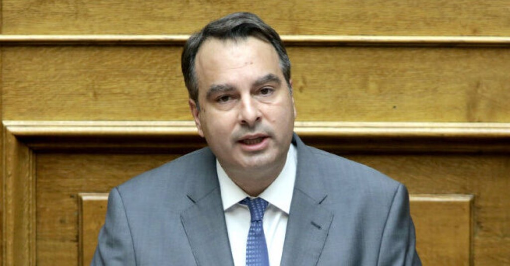 Ο διασώστης Β. Καραμάνης προς τον Θ. Παπαθανάση για το ΕΚΑΒ και τη δημόσια υγεία: «Μακριά νύχτωσε, κ. Βουλευτά…»