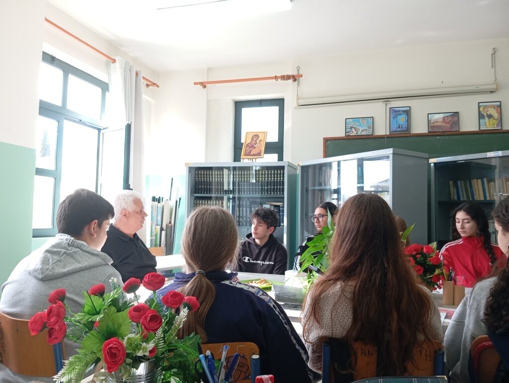 Το 1ο ΓΕΛ Αγρινίου φιλοξένησε τον γλύπτη Βασίλη Παπασάικα