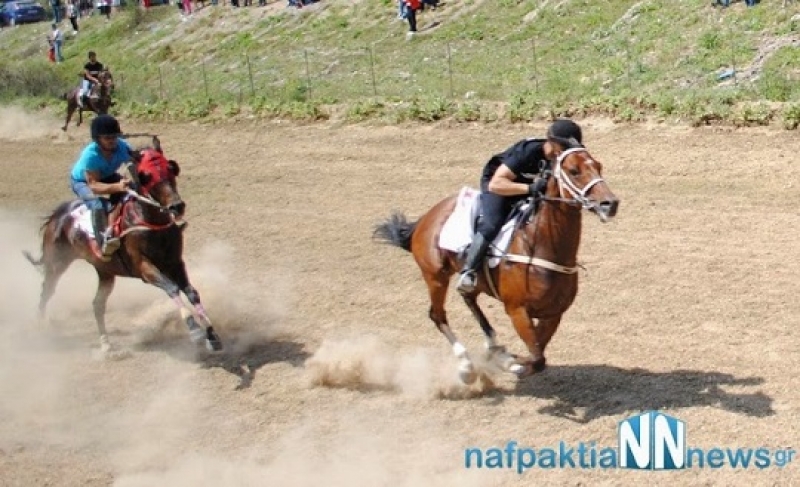 Πλούσιο θέαμα πρόσφεραν οι αναβάτες στις Ιπποδρομίες στο Ευηνοχώρι