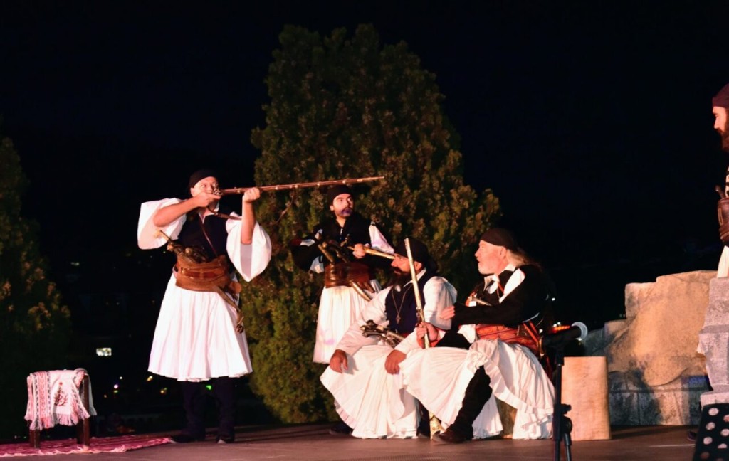 Στην Αμφιλοχία ο Σύλλογος Πανηγυριστών «Ο Άη Συμιός» για τα 200 χρόνια από τη «Μάχη του Καρβασαρά»