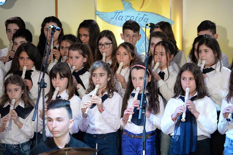 Διέπρεψε στην Καρδίτσα η χορωδία &amp; η ορχήστρα του Δημοτικού Σχολείου Δοκιμίου