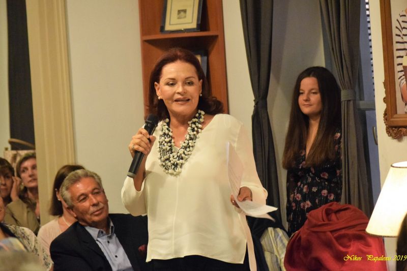 Μεσολόγγι: Ενθουσίασε η Φιλομήλα Λαπατά στη &quot;ΔΙΕΞΟΔΟ&quot;