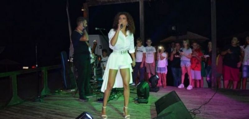 Μια μοναδική βραδιά με την Ειρήνη Παπαδοπούλου στην Κάτω Βασιλική (ΔΕΙΤΕ VIDEO+ΦΩΤΟ)