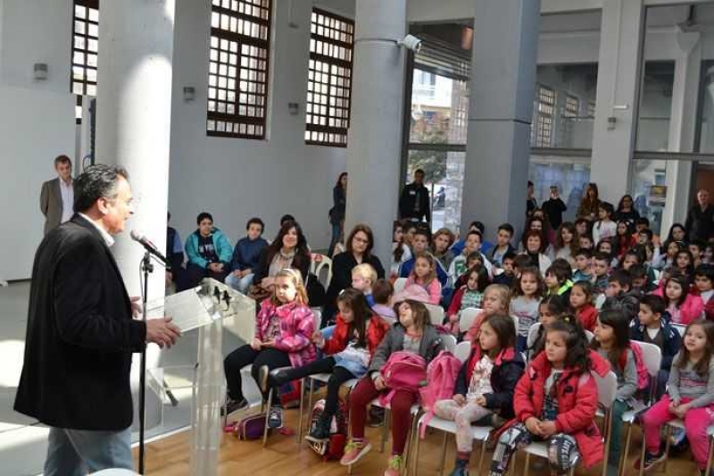 Ημερίδα για τα αδέσποτα ζώα στη Δημοτική Αγορά στο Αγρίνιο (ΦΩΤΟ)