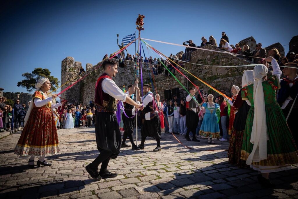 Καθαρά Δευτέρα με το παραδοσιακό γαϊτανάκι στη Ναύπακτο