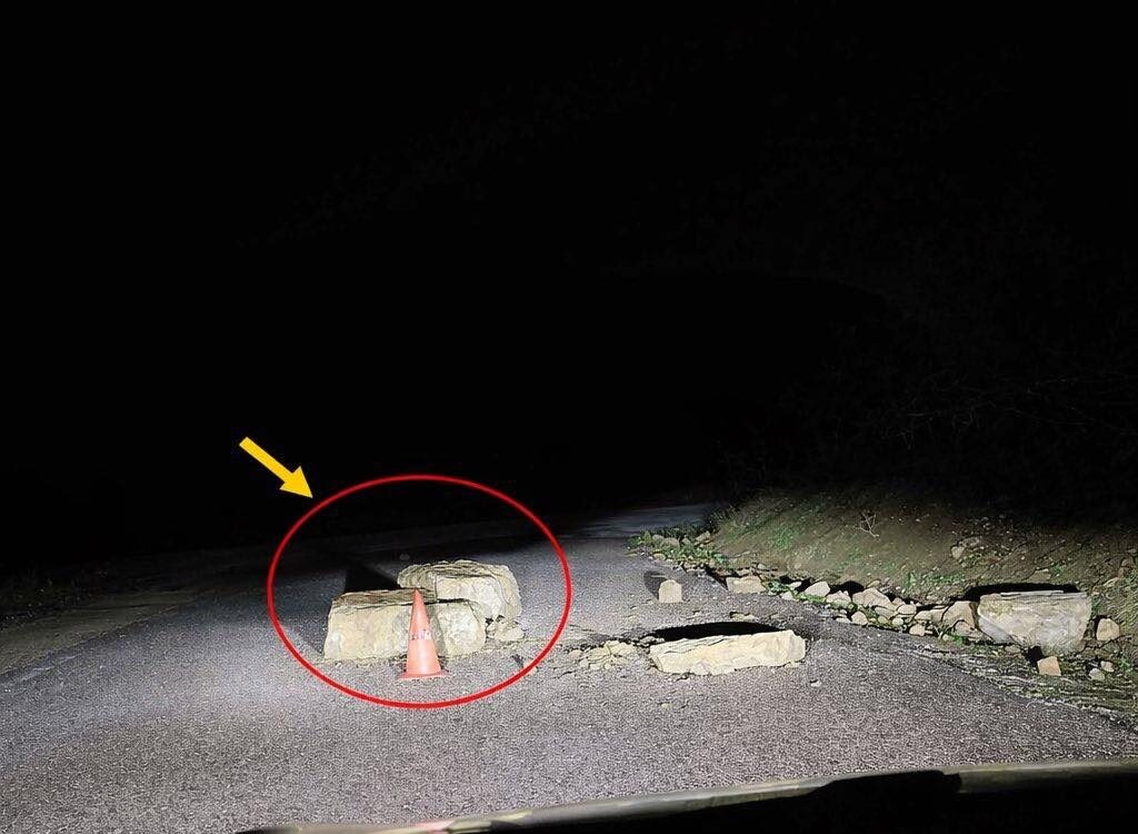 Κατολίσθηση στην Επαρχιακή Οδό Ναυπάκτου–Θέρμου – Βράχοι έκλεισαν το δρόμο